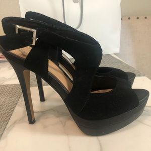 Jessica Simpson pumps